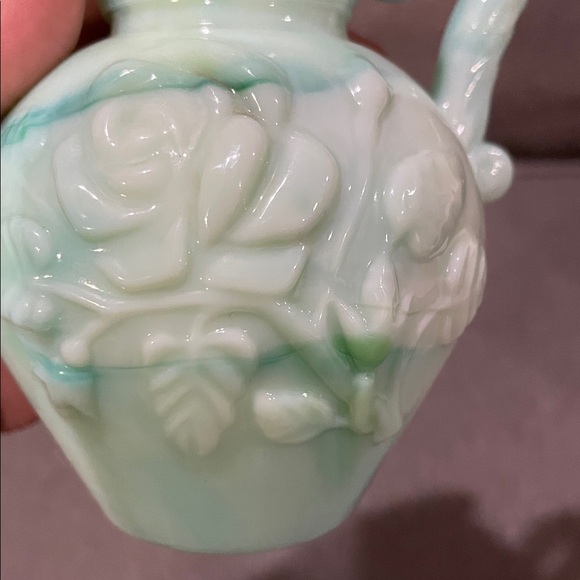 Vintage 1980s Avon Victoriana Pitcher - Picture 5 of 9